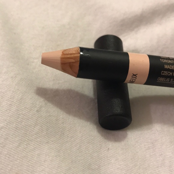 Nudestix Sculpting Pencil- Light/Medium 2 - Picture 3 of 4